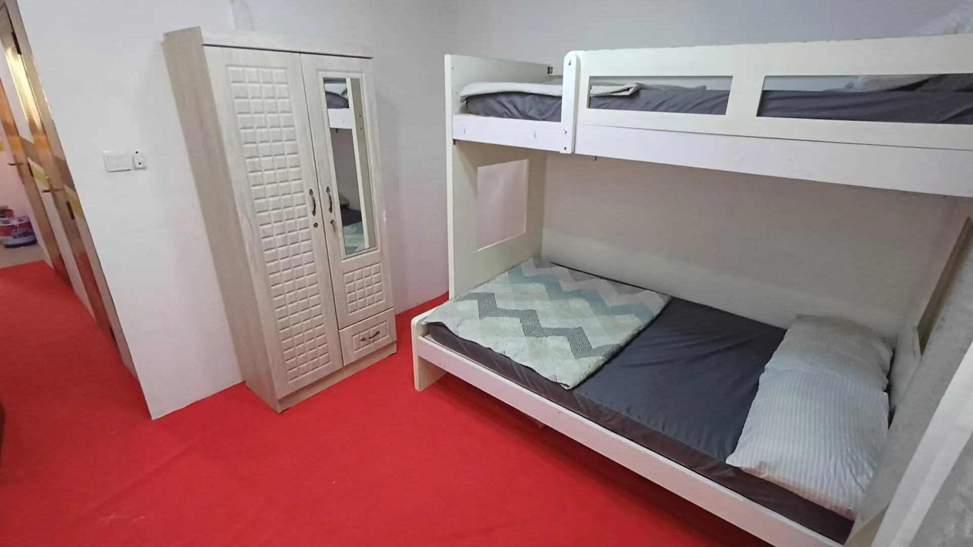 Sahara Hostel And Private Rooms Dubai Homestay